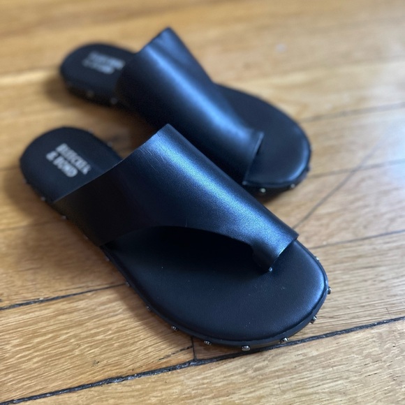 Bleeker & Bond Heidi Sandal - Picture 2 of 5